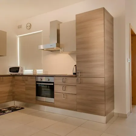 Charming 3 Bdr Penthouse In Bugibba Apartmán *