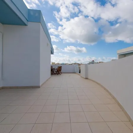 Charming 3 Bdr Penthouse In Bugibba *