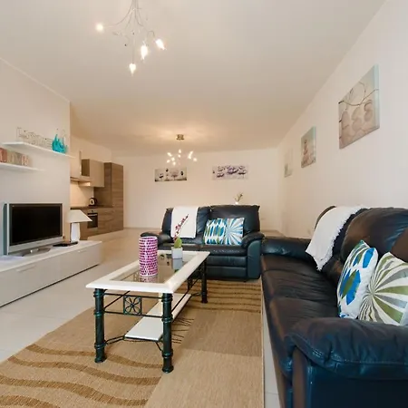 Charming 3 Bdr Penthouse In Bugibba