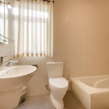 Charming 3 Bdr Penthouse In Bugibba Apartamento *