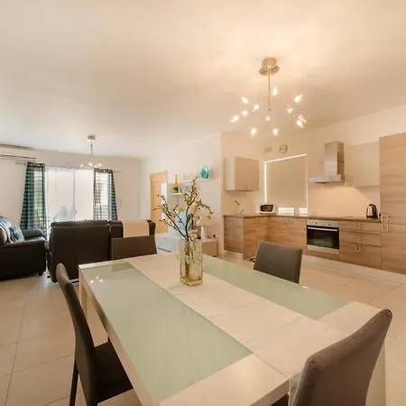 Charming 3 Bdr Penthouse In Bugibba *